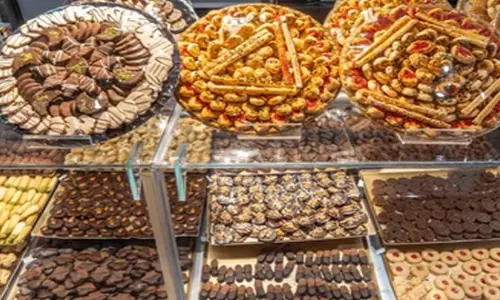 Eid-ul-Fitr: Huge rush at the sweets market in Mecca