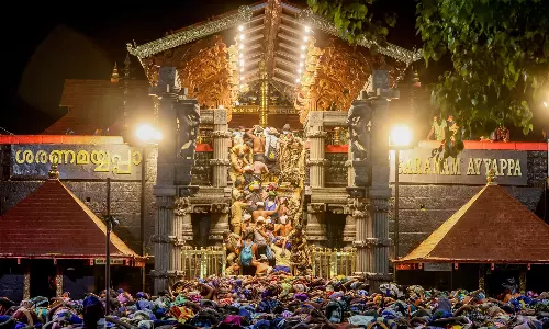 ശബരിമല യുവതീപ്രവേശനം: നിലപാട് വ്യക്തമാക്കാതെ സർക്കാർ; തീരുമാനമെടുക്കേണ്ടത് മതപണ്ഡിതരെന്ന് സത്യവാങ്മൂലം