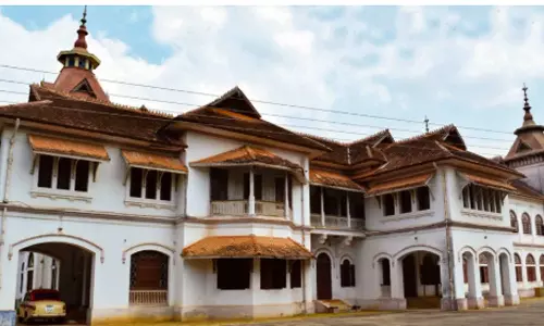 കവടിയാർ കൊട്ടാരത്തില്‍ വന്‍കവർച്ച:  രണ്ട് കോടി രൂപയുടെ സ്വർണം മോഷണം പോയതായി പരാതി