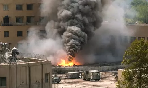 യുഎസ് എംബസിക്ക് നേരെ മിസൈൽ ആക്രമണം; അമേരിക്കൻ സൈനികരുടെ വിവരം നൽകുന്നവർക്ക് ഒരു ലക്ഷം ഡോളർ ഇനാം പ്രഖ്യാപിച്ച് സായുധ ഗ്രൂപ്പ്