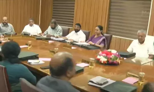 10,115 പേർക്ക് കൂടി 2000 രൂപ കർഷക പെൻഷൻ,ട്രാഫിക്ക് നിയമലംഘനങ്ങളുടെ പിഴയില് 50 ശതമാനം ഇളവ്; അവസാന മന്ത്രിസഭാ യോഗ തീരുമാനം 10,115 പേർക്ക് കൂടി 2000 രൂപ കർഷക പെൻഷൻ,ട്രാഫിക്ക് നിയമലംഘനങ്ങളുടെ പിഴയില് 50 ശതമാനം ഇളവ്; അവസാന മന്ത്രിസഭാ യോഗ തീരുമാനം