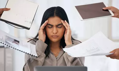 ജോലി സമ്മർദമാണോ? രാജിവെക്കല്ലേ, ഈ കാര്യങ്ങൾ ചെയ്തുനോക്കാം ജോലി സമ്മർദമാണോ? രാജിവെക്കല്ലേ, ഈ കാര്യങ്ങൾ ചെയ്തുനോക്കാം