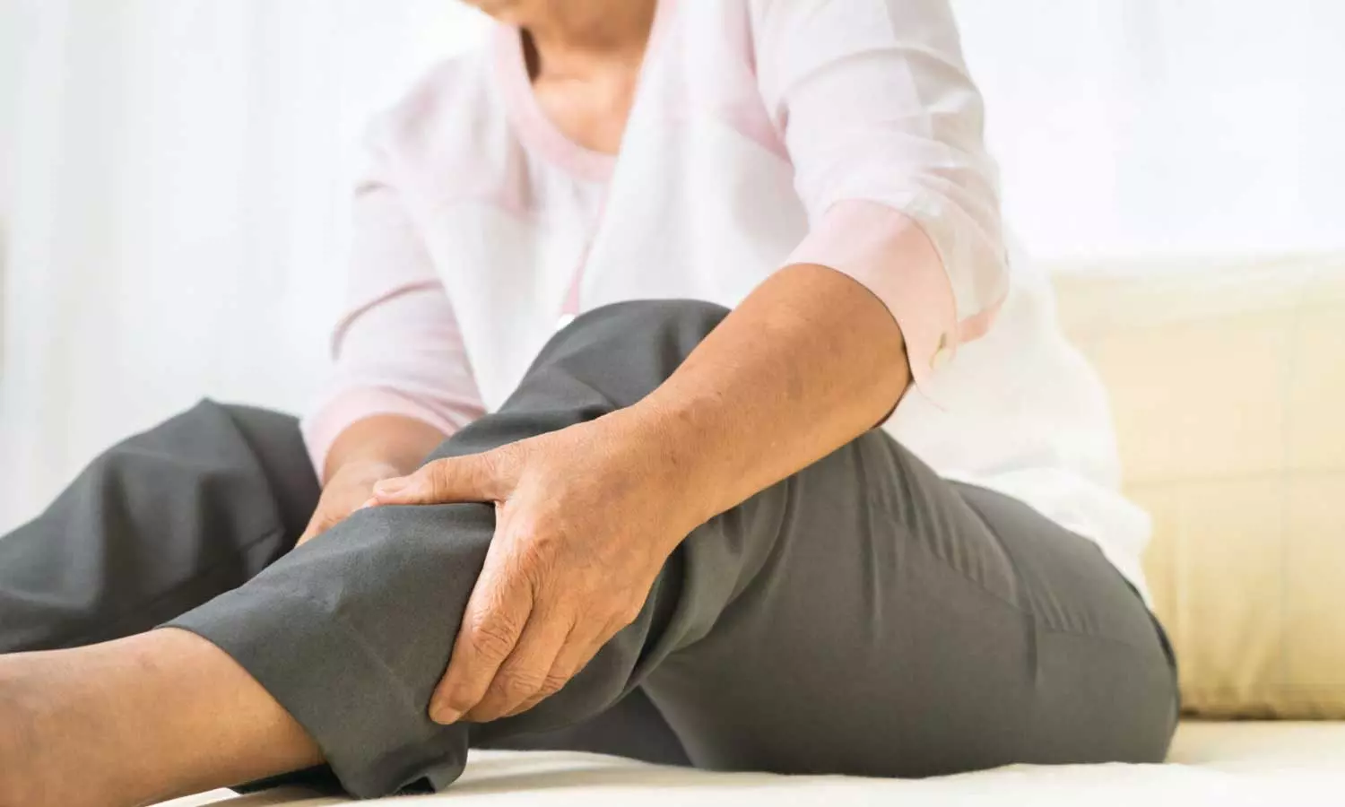 വിട്ടുമാറാത്ത കാൽവേദന? പരിഹാരമുണ്ട്, ഇതൊന്ന് ചെയ്ത് നോക്കൂ വിട്ടുമാറാത്ത കാൽവേദന? പരിഹാരമുണ്ട്, ഇതൊന്ന് ചെയ്ത് നോക്കൂ