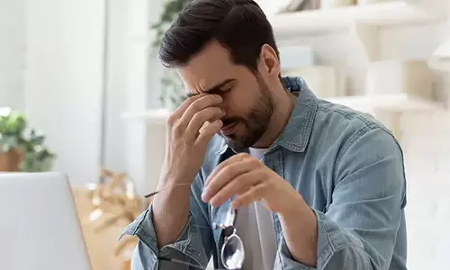 കണ്ണിലെ മങ്ങലും മറവിയും; അവ​ഗണിക്കരുത് ഈ ലക്ഷണങ്ങൾ