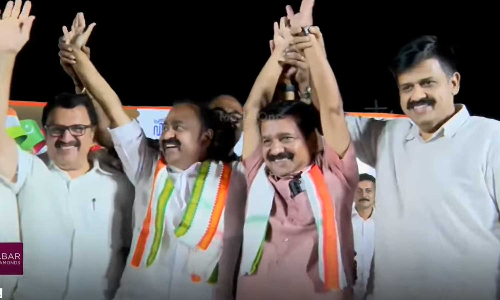 വി.എസ്സിന്റെ മുന്‍ പിഎ എ.സുരേഷ് കോണ്‍ഗ്രസില്‍