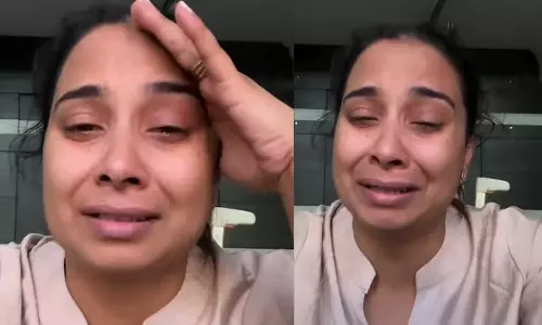 ഒറ്റക്കാകുമെന്ന ഭയം അവനെ അലട്ടുകയാണ്, എനിക്കൊന്ന് വാഷ്റൂമിൽ പോകാൻ പോലും ആകുന്നില്ല: പൊട്ടിക്കരഞ്ഞ് രണ്ടുവയസുകാരൻ്റെ അമ്മ, കയ്യടിച്ച് സോഷ്യൽ മീഡിയ