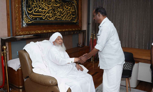 വ്രത വിശുദ്ധിയുടെ 27-ാം നാളിൽ അൽപസമയം ഞങ്ങളോടൊപ്പം ചെലവഴിക്കാൻ സമയം കണ്ടെത്തിയ വിശുദ്ധ മനസിന് നന്ദി; കാന്തപുരത്തെയും മകനെയും സന്ദർശിച്ച് കാരായി രാജൻ