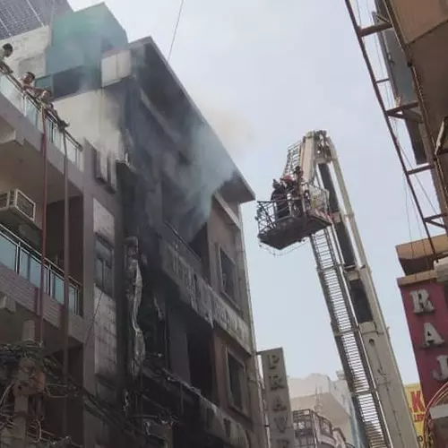 ഡൽഹിയിൽ റെസിഡൻഷ്യൽ കെട്ടിടത്തിന് തീപിടിച്ചു; മൂന്ന് കുട്ടികളടക്കം ഒമ്പത് പേർക്ക് ദാരുണാന്ത്യം