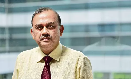 ധാർമിക ആശങ്കകൾ; എച്ച്ഡിഎഫ്‌സി ചെയർമാൻ സ്ഥാനം രാജിവെച്ച് അതാനു ചക്രവർത്തി, ബാങ്ക് ഓഹരികളിൽ ഇടിവ്