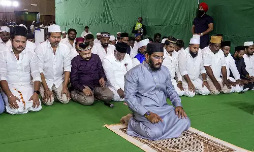 ഇഫ്താർ വിരുന്ന് സംഘടിപ്പിച്ച് നടൻ വിജയ്; നോമ്പെടുത്ത് നമസ്‌കാരത്തിൽ പങ്കെടുത്ത് താരം