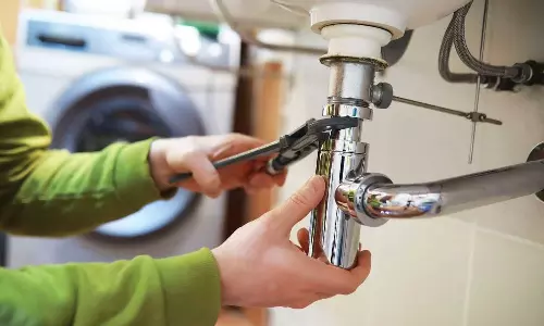 വെറുതെ എൻജിനീയറിങ് പഠിച്ചു, പ്ലംബിങ് പഠിച്ചാൽ മതിയായിരുന്നു..;  മുംബൈയിലെ പ്ലംബർ പ്രതിവർഷം  സമ്പാദിക്കുന്നത് 18 ലക്ഷം രൂപ! അസൂയ തോന്നുന്നെന്ന് കമന്‍റ്