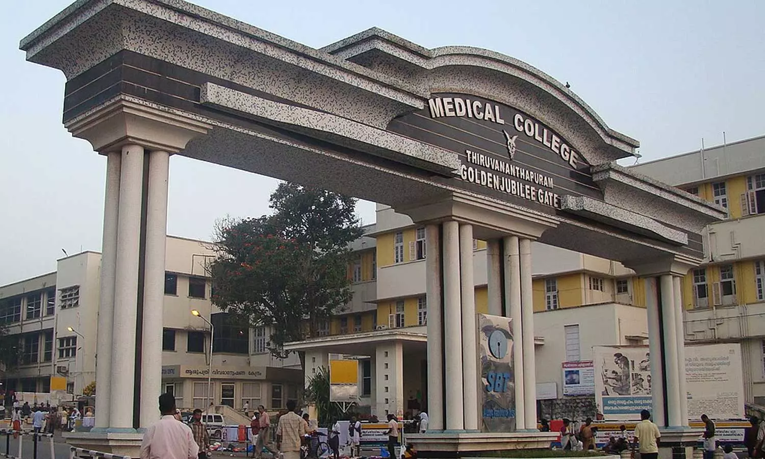 തിരുവനന്തപുരം മെഡിക്കൽ കോളജിലെ രോഗികളുടെ മരണം; കാരണം തീപിടിത്തമല്ലെന്ന് അധികൃതർ തിരുവനന്തപുരം മെഡിക്കൽ കോളജിലെ രോഗികളുടെ മരണം; കാരണം തീപിടിത്തമല്ലെന്ന് അധികൃതർ