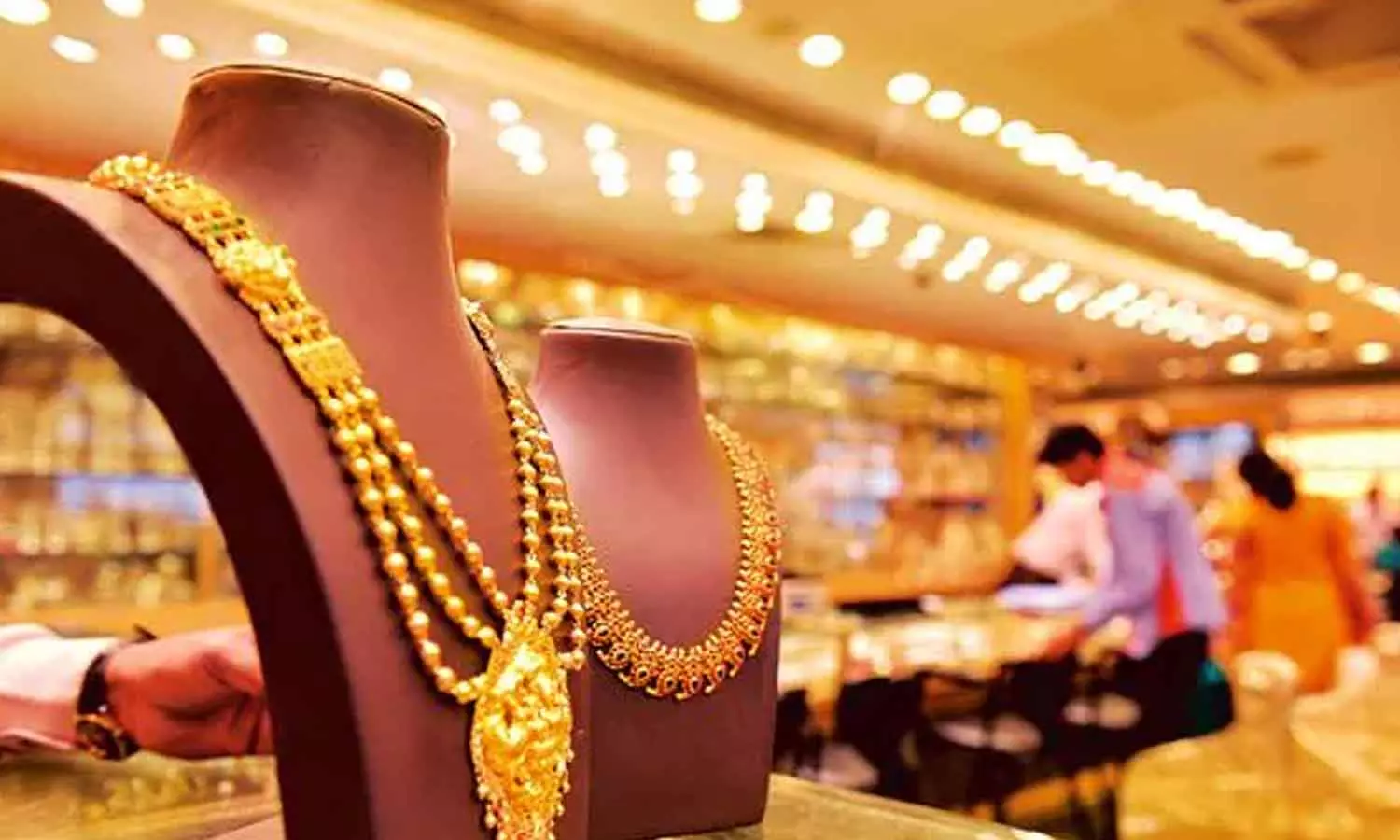 ലക്ഷത്തില് നിന്നിറങ്ങി സ്വര്ണം; വന് വീഴ്ച, ഇന്ന് കുറഞ്ഞത് 7560 രൂപ ലക്ഷത്തില് നിന്നിറങ്ങി സ്വര്ണം; വന് വീഴ്ച, ഇന്ന് കുറഞ്ഞത് 7560 രൂപ
