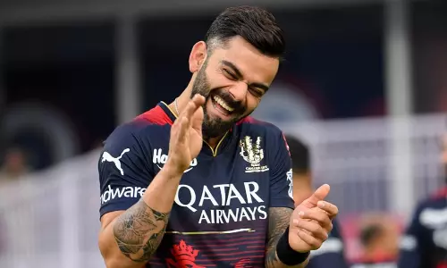 ലണ്ടനിലേക്ക് പറക്കാൻ സ്പെഷ്യൽ ഫ്ലൈറ്റ്; ഗോസിപ്പുകൾക്ക് രസകരമായ പ്രതികരണവുമായി കോഹ്ലി