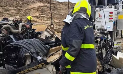 ഒമാനിലെ ആമിറാത്തിൽ ഇന്ധന ടാങ്കർ മറിഞ്ഞ് ഒരാൾ മരിച്ചു; ഒരാൾക്ക് പരിക്ക്