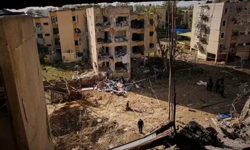 തിരിച്ചടിച്ച് ഇറാന്‍; ക്ലസ്റ്റര്‍ ബോംബുകള്‍ ഘടിപ്പിച്ച് മിസൈലാക്രമണം, തെല്‍ അവിവില്‍ 17 പേര്‍ക്ക് പരിക്ക്‌