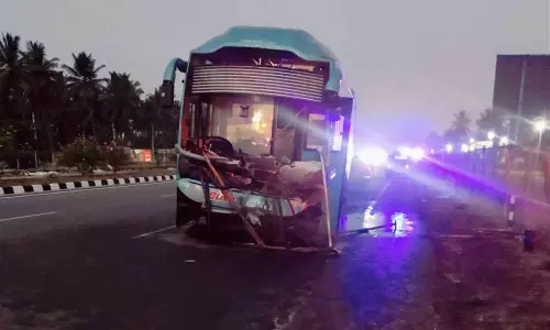 മൈസൂരുവിൽ ബസ് ഡിവൈഡറിൽ ഇടിച്ചു കയറി നാല് മലയാളികൾക്ക് ദാരുണാന്ത്യം