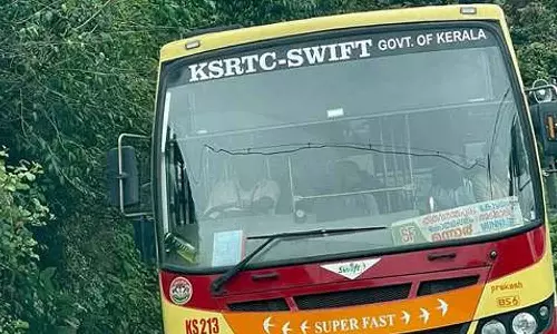സീറ്റ് ബുക്ക് ചെയ്തവരെ കയറ്റാതെ പോയ കെഎസ്ആര്‍ടിസി സ്വിഫ്റ്റ് 40 കിലോമീറ്റര്‍ തിരിച്ചോടി യാത്രക്കാരെ കയറ്റി