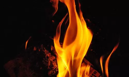 സുൽത്താൻ ബത്തേരിയില്‍ വീടിന് തീപിടിച്ച് വയോധികന്‍ മരിച്ചു