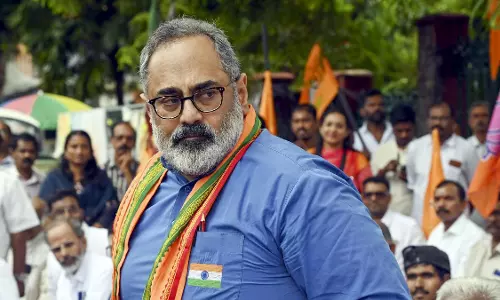 200 കോടിയുടെ ആഡംബര ബംഗ്ലാവ് മറച്ചുവെച്ചു; രാജീവ് ചന്ദ്രശേഖറിനെ അയോഗ്യനാക്കണമെന്ന് കോൺഗ്രസ്