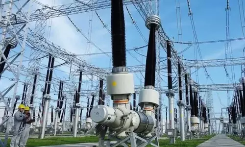 വ്യോമ പ്രതിരോധത്തിനിടെ അവശിഷ്ടങ്ങൾ വീണ് കുവൈത്തിൽ ഏഴ് വൈദ്യുതി ലൈനുകൾക്ക് കേടുപാടുകൾ സംഭവിച്ചു