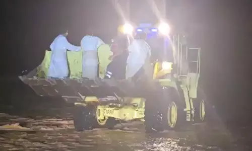 Five people trapped in floods in Oman rescued