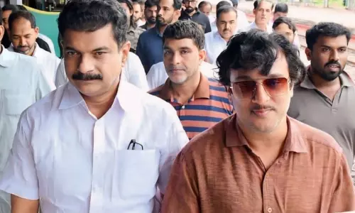 മഞ്ചേശ്വരത്ത് യുഡിഎഫ് സ്ഥാനാർഥിക്കെതിരെ അപരൻമാരെ ഇറക്കിയ ടിഎംസി നേതാവിനെ പുറത്താക്കി