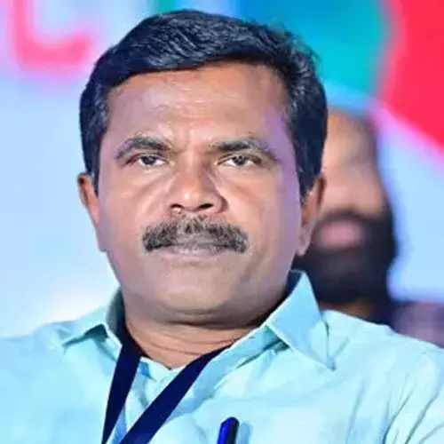 ഒരു കയ്യിൽ എസ്ഡിപിഐയെയും മറുകയ്യിൽ ബിജെപിയെയും ചേർത്തുപിടിച്ച് പിണറായി ഡീൽ ഉണ്ടാക്കി: തുളസീധരൻ പള്ളിക്കൽ