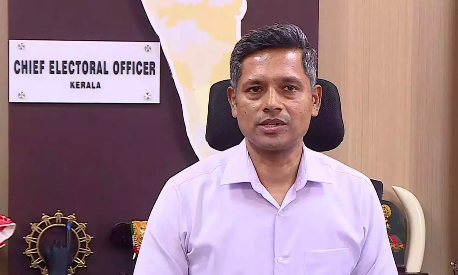 തെരഞ്ഞെടുപ്പ് കമ്മീഷന്റെ കത്തിൽ ബിജെപി സീൽ; മുഖ്യ തെരഞ്ഞെടുപ്പ് ഓഫീസർ രത്തൻ യു ഖേൽക്കറിന് അന്വേഷണ റിപ്പോർട്ട് കൈമാറി തെരഞ്ഞെടുപ്പ് കമ്മീഷന്റെ കത്തിൽ ബിജെപി സീൽ; മുഖ്യ തെരഞ്ഞെടുപ്പ് ഓഫീസർ രത്തൻ യു ഖേൽക്കറിന് അന്വേഷണ റിപ്പോർട്ട് കൈമാറി