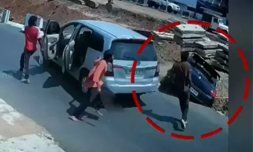 അലുവ അതുലിനെ പട്ടാപ്പകൽ വെട്ടിക്കൊലപ്പെടുത്തിയ കേസ്;  പ്രതികളുമായി തെളിവെടുപ്പ് നടത്തി പൊലീസ്