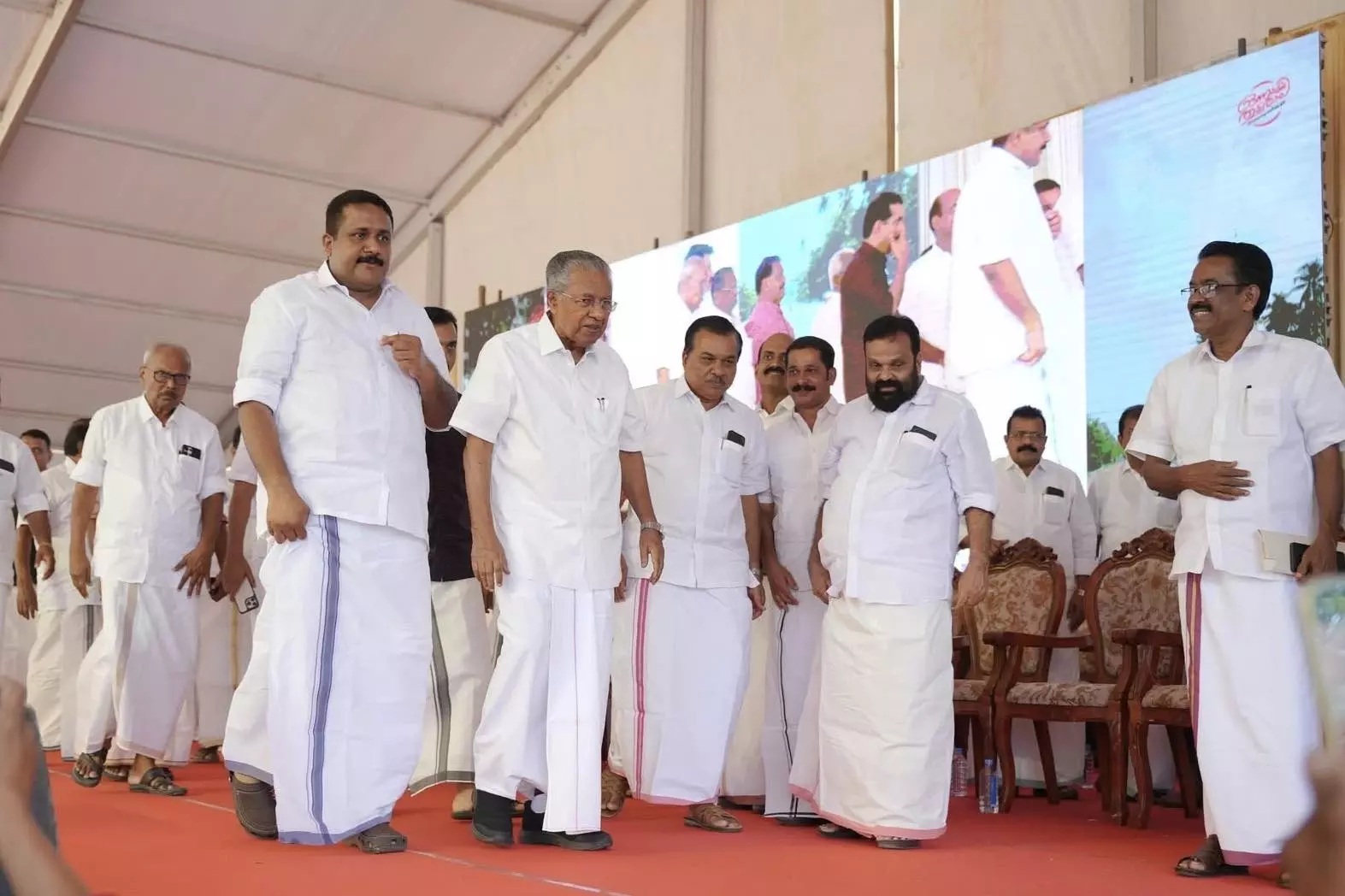 ഇടതുപക്ഷത്തിന് ആവേശം പകർന്ന് എറണാകുളം ജില്ലയിൽ മുഖ്യമന്ത്രിയുടെ തെരഞ്ഞെടുപ്പ് പര്യടനം ഇടതുപക്ഷത്തിന് ആവേശം പകർന്ന് എറണാകുളം ജില്ലയിൽ മുഖ്യമന്ത്രിയുടെ തെരഞ്ഞെടുപ്പ് പര്യടനം