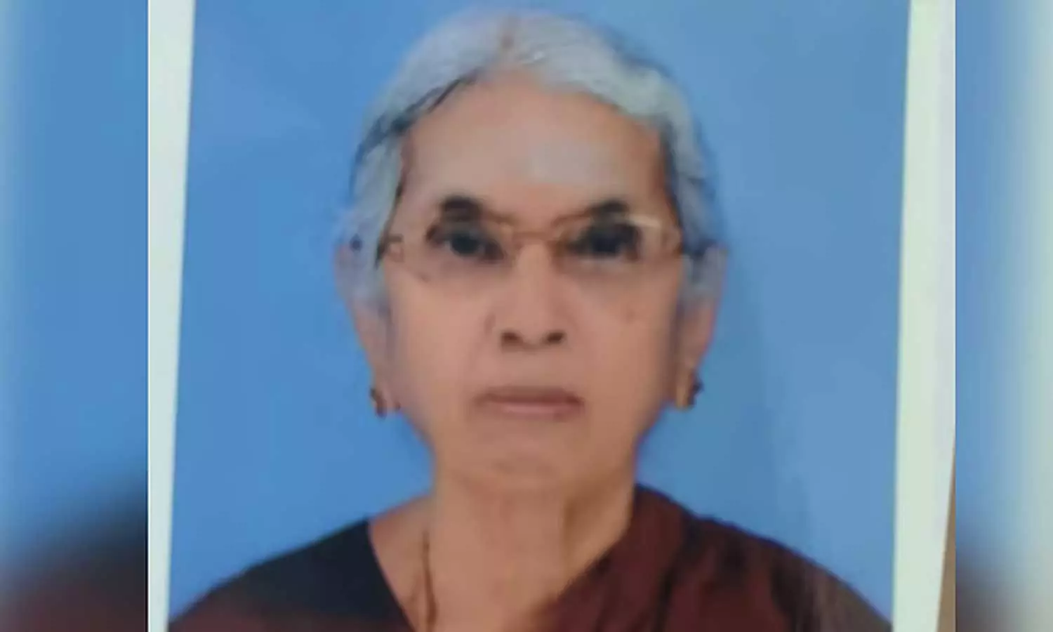 മൃതദേഹത്തിന് സമീപം മദ്യക്കുപ്പിയും സിഗരറ്റ് കുറ്റികളും; 77കാരിയെ കൊന്ന് 85 പവൻ കൈക്കലാക്കിയ കേസില് വമ്പൻ ട്വിസ്റ്റ്, പ്രതിയെക്കണ്ട് ഞെട്ടി നാട്ടുകാര് മൃതദേഹത്തിന് സമീപം മദ്യക്കുപ്പിയും സിഗരറ്റ് കുറ്റികളും; 77കാരിയെ കൊന്ന് 85 പവൻ കൈക്കലാക്കിയ കേസില് വമ്പൻ ട്വിസ്റ്റ്, പ്രതിയെക്കണ്ട് ഞെട്ടി നാട്ടുകാര്