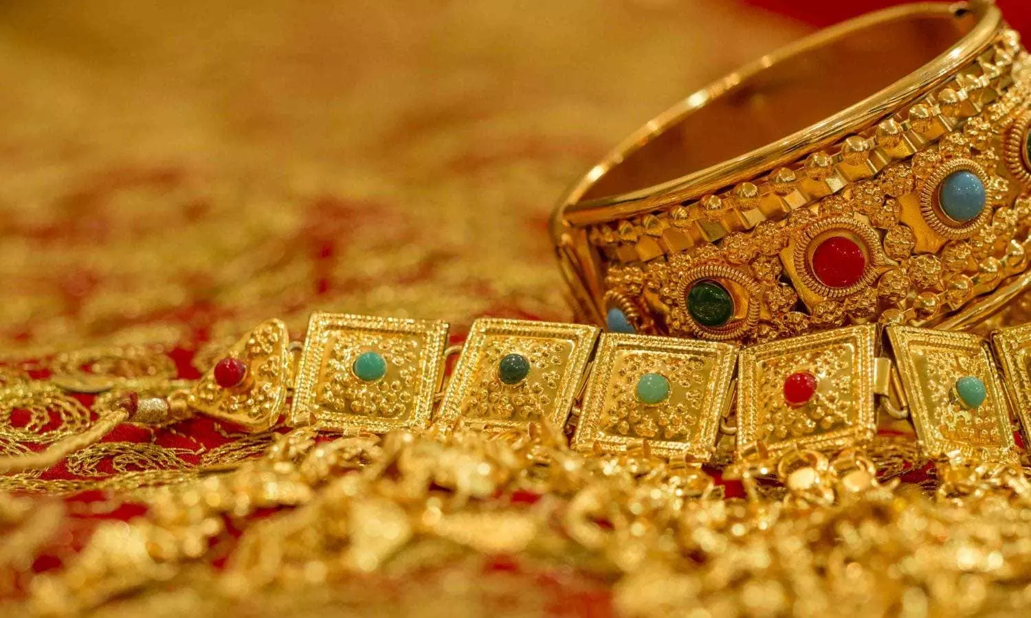 സംസ്ഥാനത്ത് സ്വര്ണവിലയില് വീണ്ടും വര്ധന; പവന് 1,840 രൂപ കൂടി സംസ്ഥാനത്ത് സ്വര്ണവിലയില് വീണ്ടും വര്ധന; പവന് 1,840 രൂപ കൂടി