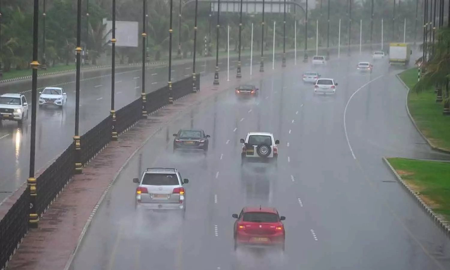 ഒമാനിൽ ന്യൂനമർദത്തിന്റെ ശക്തി കുറയുന്നു; മഴക്കെടുതിയിൽ മരണം 12 ആയി ഒമാനിൽ ന്യൂനമർദത്തിന്റെ ശക്തി കുറയുന്നു; മഴക്കെടുതിയിൽ മരണം 12 ആയി