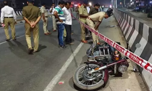 മംഗളൂരു മേൽപാലത്തിൽ ബൈക്ക് തടഞ്ഞ് യാത്രികനെ വെട്ടിക്കൊന്നു