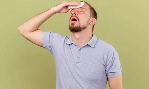 അമിതമായി തലവിയർക്കുന്നുണ്ടോ? ഇക്കാര്യങ്ങൾ അറിഞ്ഞിരിക്കണം