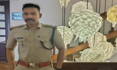 ലാത്തിക്കൊണ്ടടിച്ചു, മുഖത്ത് പെപ്പർ സ്പ്രേ അടിച്ചു; കൊല്ലം കുണ്ടറയിൽ യുവതിയെ പൊലീസ് മർദിച്ചതായി പരാതി