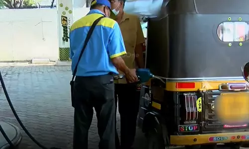 ഇന്ത്യയുടെ ഇന്ധന കരുതൽ ശേഖരത്തിൽ ആശങ്കയുമായി വിദഗ്ധർ;കേന്ദ്രം അവകാശപ്പെടുന്ന രണ്ടുമാസം കുറഞ്ഞ കാലയളവെന്ന് അഭിപ്രായം