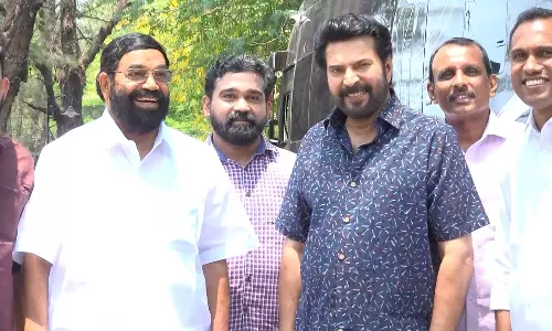 ഓൾ ദി ബെസ്റ്റ് സഖാവേ... മമ്മൂട്ടിയുമായി കൂടിക്കാഴ്ച നടത്തി ഏറ്റൂമാനുരിലെ എൽഡിഎഫ് സ്ഥാനാർഥി വി.എൻ വാസവൻ