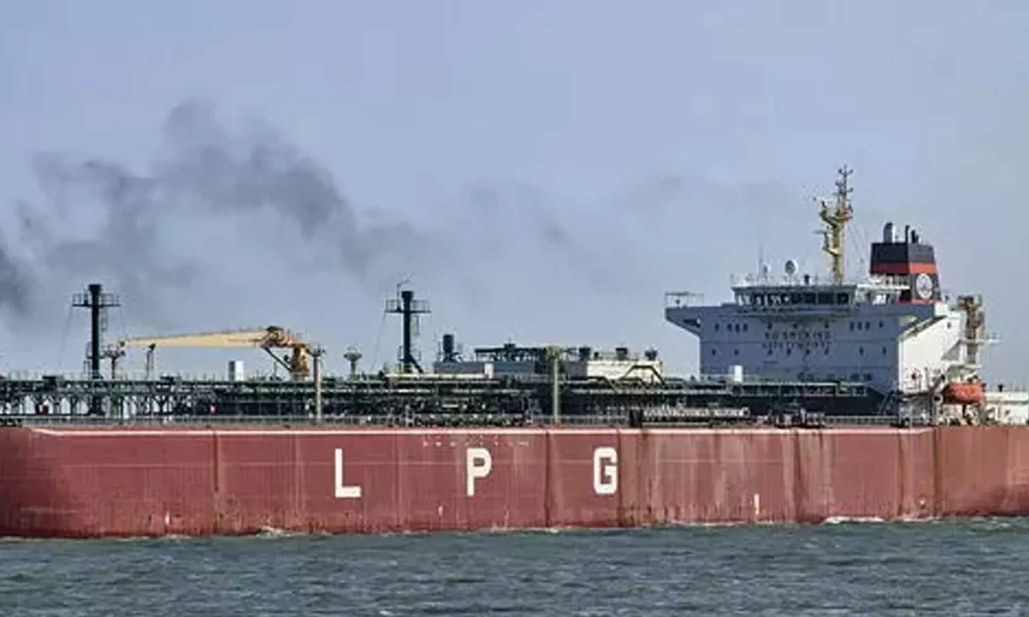 രണ്ട് എല്പിജി ടാങ്കറുകള്ക്ക് കൂടി ഹോര്മുസ് കടക്കാന് അനുമതി; സിലിണ്ടറുകളുടെ വിതരണ വിഹിതം വർധിപ്പിക്കാൻ കേന്ദ്രം രണ്ട് എല്പിജി ടാങ്കറുകള്ക്ക് കൂടി ഹോര്മുസ് കടക്കാന് അനുമതി; സിലിണ്ടറുകളുടെ വിതരണ വിഹിതം വർധിപ്പിക്കാൻ കേന്ദ്രം