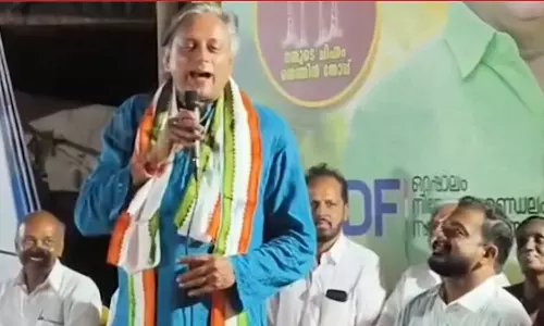 ഞാനും പി.കെ ശശിയും പാർട്ടിക്കുള്ളിലെ ജനാധിപത്യത്തിന് വേണ്ടി വാദിച്ചു, പക്ഷെ പരാജയപ്പെട്ടു: ശശി തരൂർ എം.പി