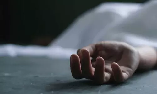 ആലുവയില്‍ ലോഡ്ജില്‍ യുവതി മരിച്ച നിലയിൽ