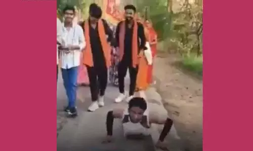 വിവാഹമോചനം ലഭിച്ചതിൽ ദൈവത്തിന് നന്ദി; ഒമ്പത് കിലോമീറ്റർ ദണ്ഡനമസ്‌കാരം നടത്തി യുവാവ്