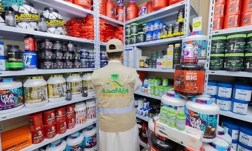 സുരക്ഷിതമല്ലാത്ത മരുന്നുകൾ വിറ്റു: റിയാദിൽ പ്രവാസികളായ ജിം ട്രെയിനർമാർ പിടിയിൽ