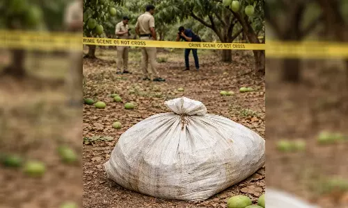 മാമ്പഴത്തോട്ടത്തിൽ പ്ലാസ്റ്റിക് ചാക്കിൽ തലയില്ലാത്ത യുവാവിന്‍റെ മൃതദേഹം;നാട്ടുകാരുടെ സഹായം തേടി പൊലീസ്