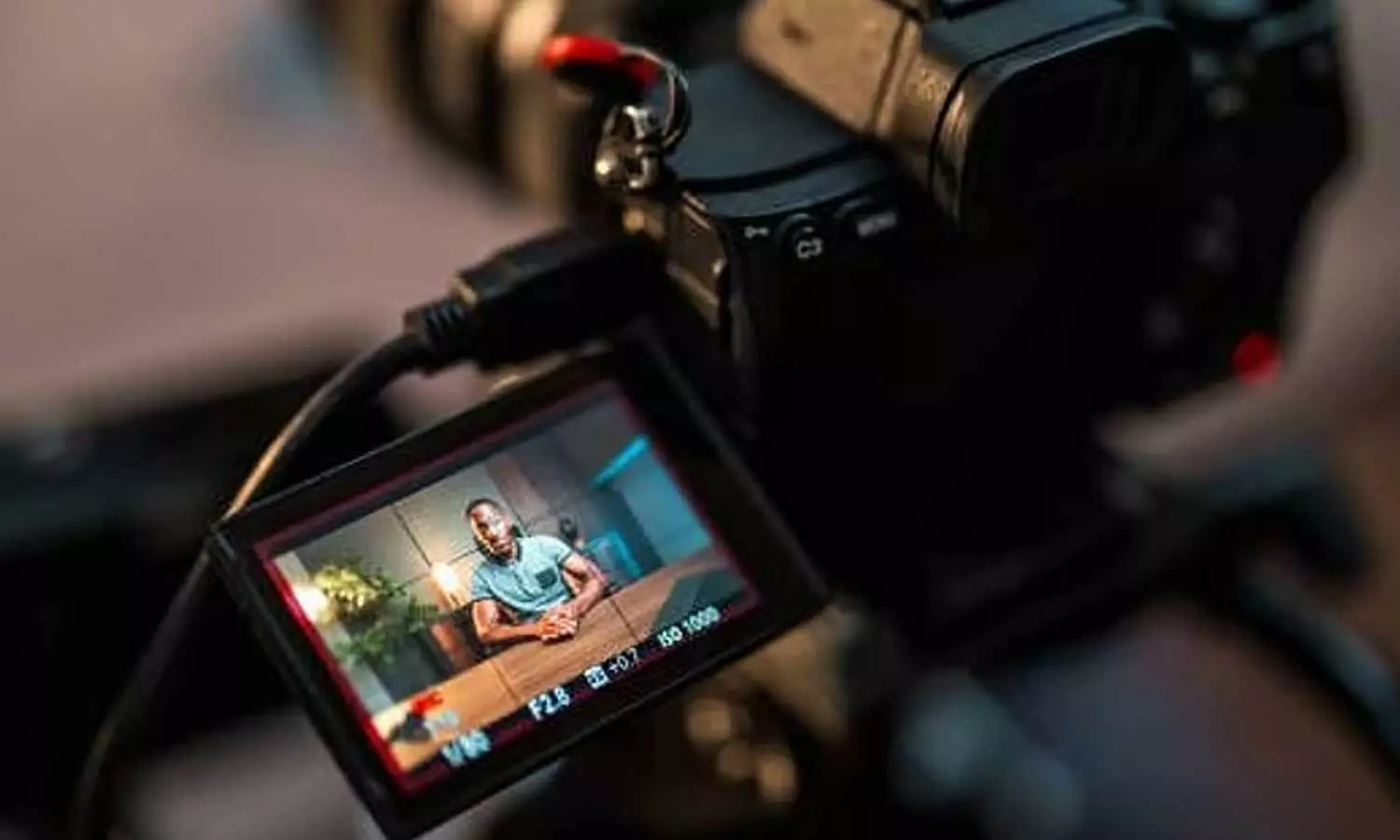 അത്തരം കണ്ടൻ്റുകൾ ചെയ്താൽ പണികിട്ടും!: സോഷ്യല് മീഡിയ ഇന്ഫ്ളുവന്സര്മാര്ക്ക് നിയന്ത്രണം ഏർപ്പെടുത്താൻ കേന്ദ്രം അത്തരം കണ്ടൻ്റുകൾ ചെയ്താൽ പണികിട്ടും!: സോഷ്യല് മീഡിയ ഇന്ഫ്ളുവന്സര്മാര്ക്ക് നിയന്ത്രണം ഏർപ്പെടുത്താൻ കേന്ദ്രം