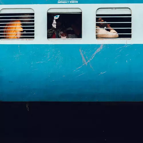 യാത്രക്കാരുടെ ശ്രദ്ധയ്ക്ക്! ഈ കാര്യങ്ങൾ ട്രെയിനിൽ ചെയ്താൽ പിടിവീഴും; പിഴ മാത്രമല്ല കാത്തിരിക്കുന്നത് തടവുശിക്ഷയും