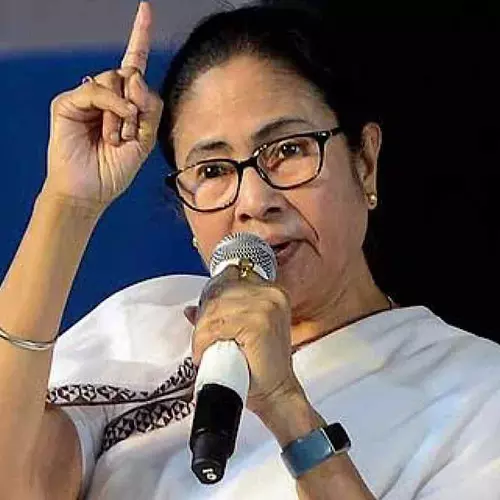 മുഴുവൻ മണ്ഡലങ്ങളിലും ഞാനാണ് സ്ഥാനാർഥി എന്ന് കരുതി വോട്ട് ചെയ്യണം; വോട്ടർമാരോട് മമത ബാനർജി