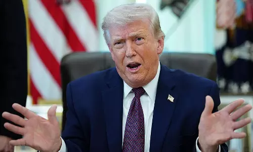 ഇറാൻ വഴങ്ങിയില്ലെങ്കിൽ യുദ്ധം തുടരുമെന്ന് ട്രംപ്; വിട്ടുവീഴ്ചക്കില്ലെന്ന് ഇറാൻ ഇറാൻ വഴങ്ങിയില്ലെങ്കിൽ യുദ്ധം തുടരുമെന്ന് ട്രംപ്; വിട്ടുവീഴ്ചക്കില്ലെന്ന് ഇറാൻ