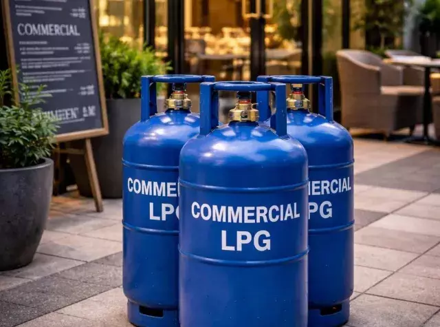 ഇരുട്ടടി തുടരുന്നു; വാണിജ്യ സിലിണ്ടറിന്‍റെ വില കൂടി,  വിമാന ഇന്ധന വിലയിലും വര്‍ധനവ്